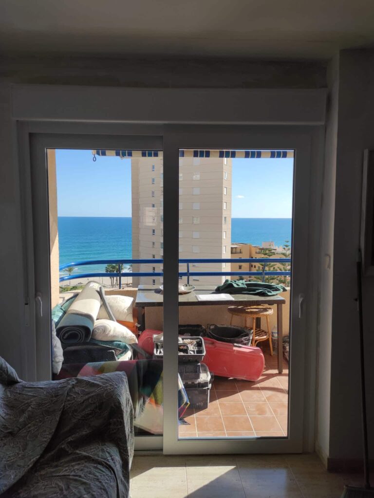 Apartamento completo. Todo Pvc lacado exterior RAL-5014 · trabajo de Ventanas Verdún