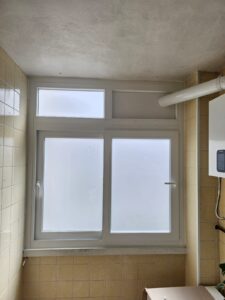 Carpinterías exteriores de pvc combinando abatible y correderas4