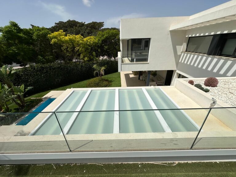 Techo de pvc en pergola de obra · trabajo de Ventanas Verdún