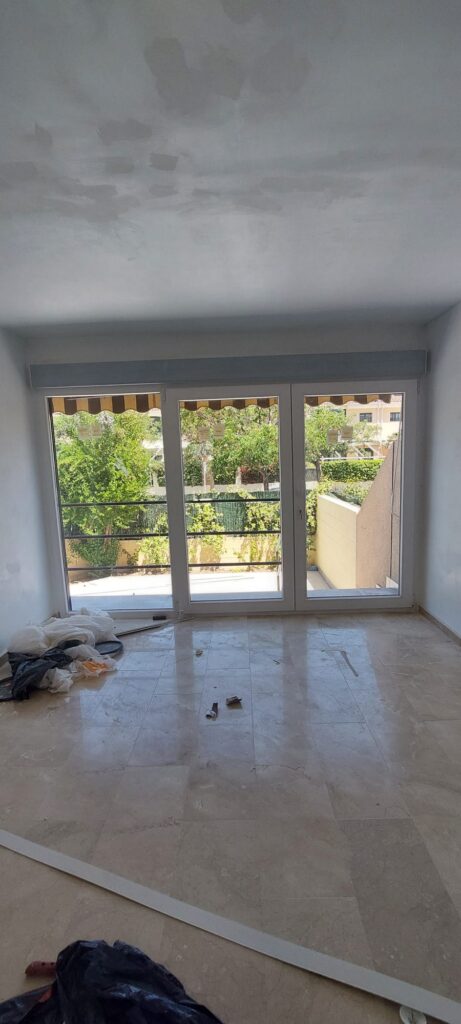 Renovado detodas las ventanas de un bungalow en playa San Juan.
