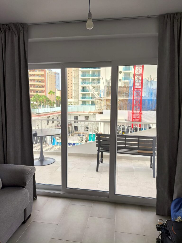 Carpintería de PVC lacado en plata · trabajo de Ventanas Verdún