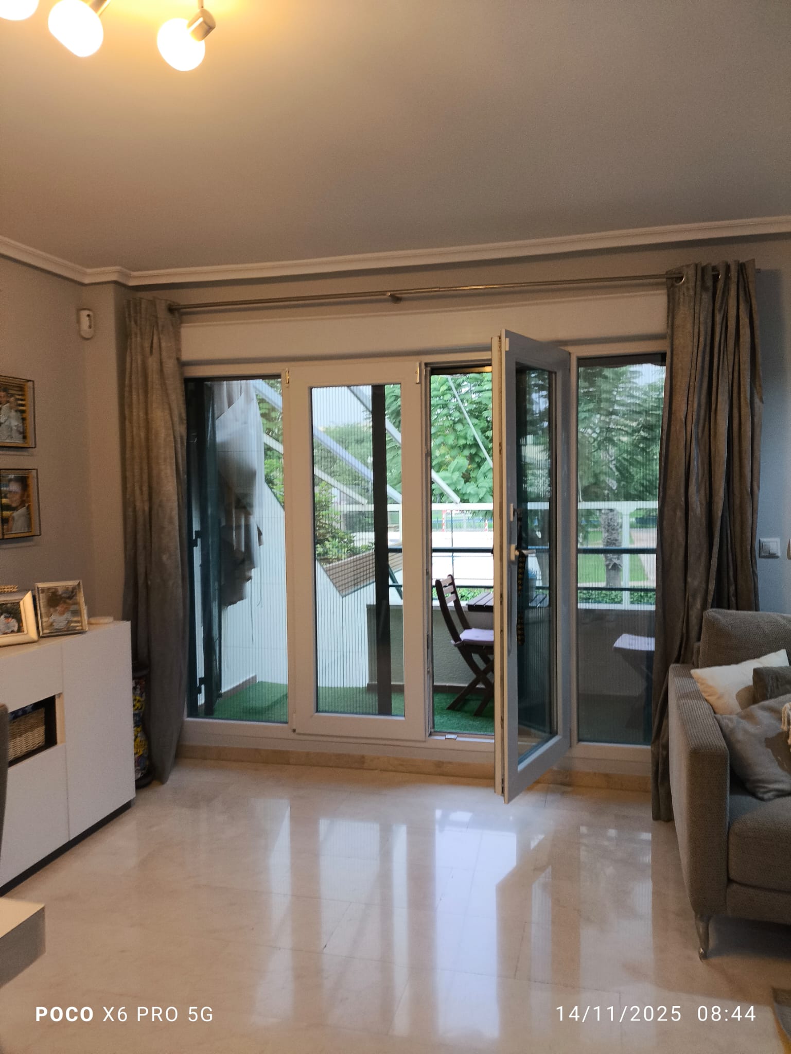 carpintería de PVC lacada en Ral 6005 sólo por el exterior