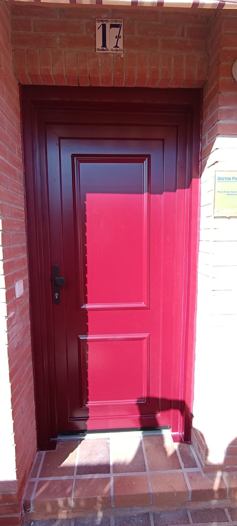 Puerta de calle en PVC · trabajo de Ventanas Verdún