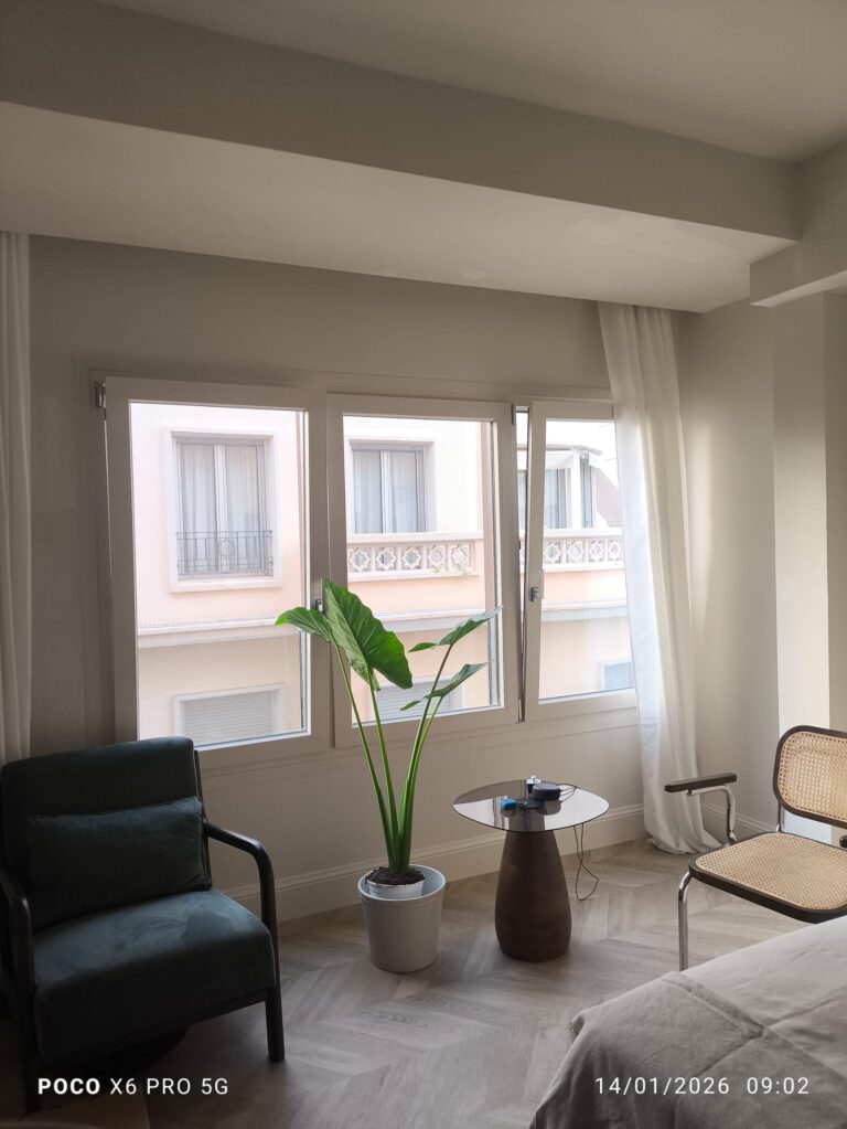 Ventanas de PVC abatibles combinadas con balconera corredera · trabajo de Ventanas Verdún