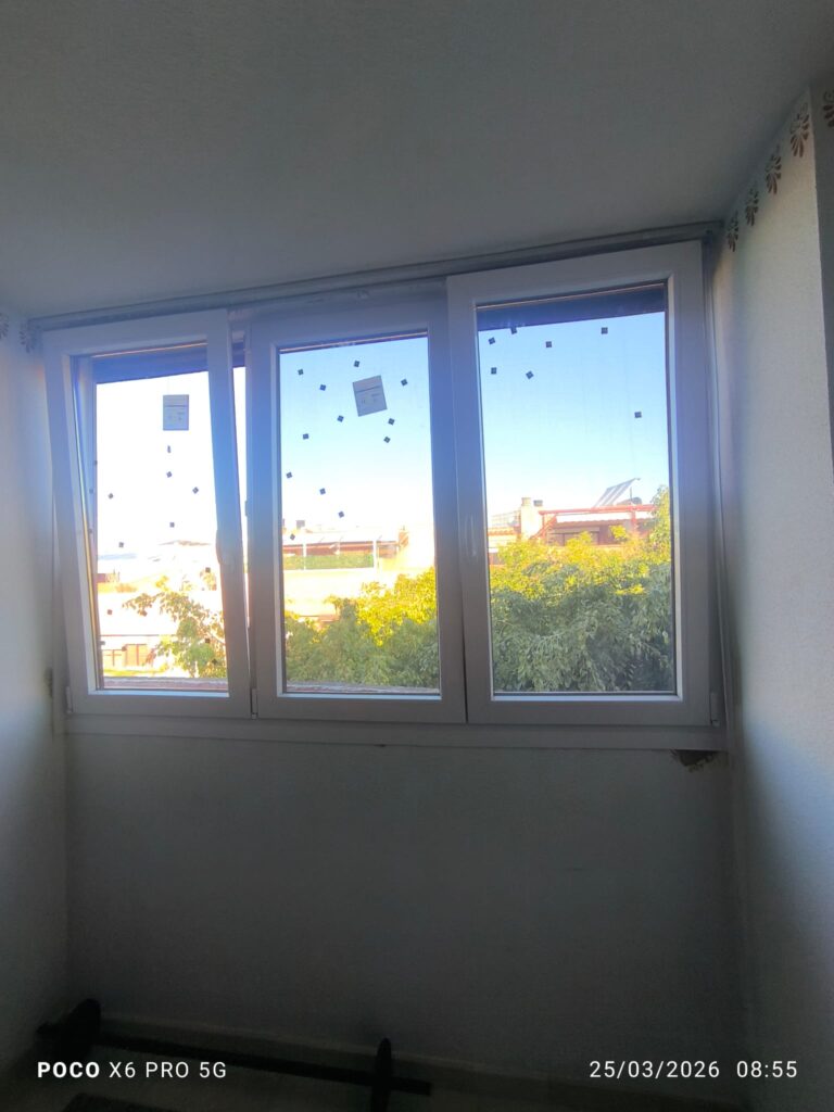 Sustitución completa de las ventanas por ventanas de PVC oscilobatientes con cristal acústico